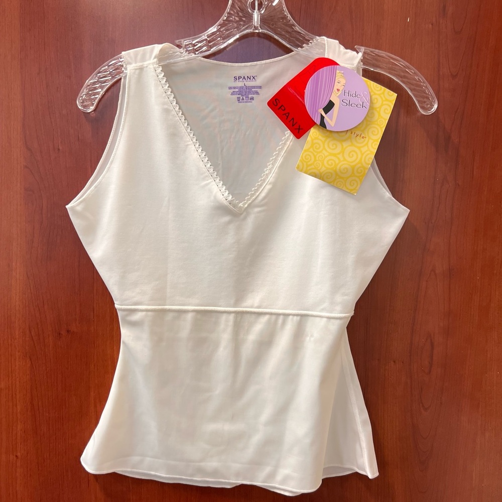 New Spanx Cream Sleeveless Top Hide And Sleek  Size Large V Neck Cami Smooths